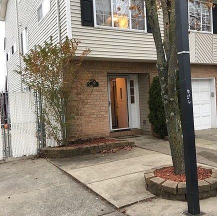 3rd image of 30 Hemlock Ln #3BD