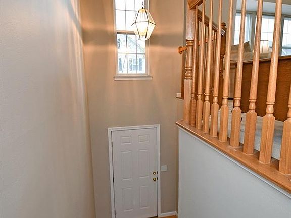 4th image of 7244 Mariemont Cres