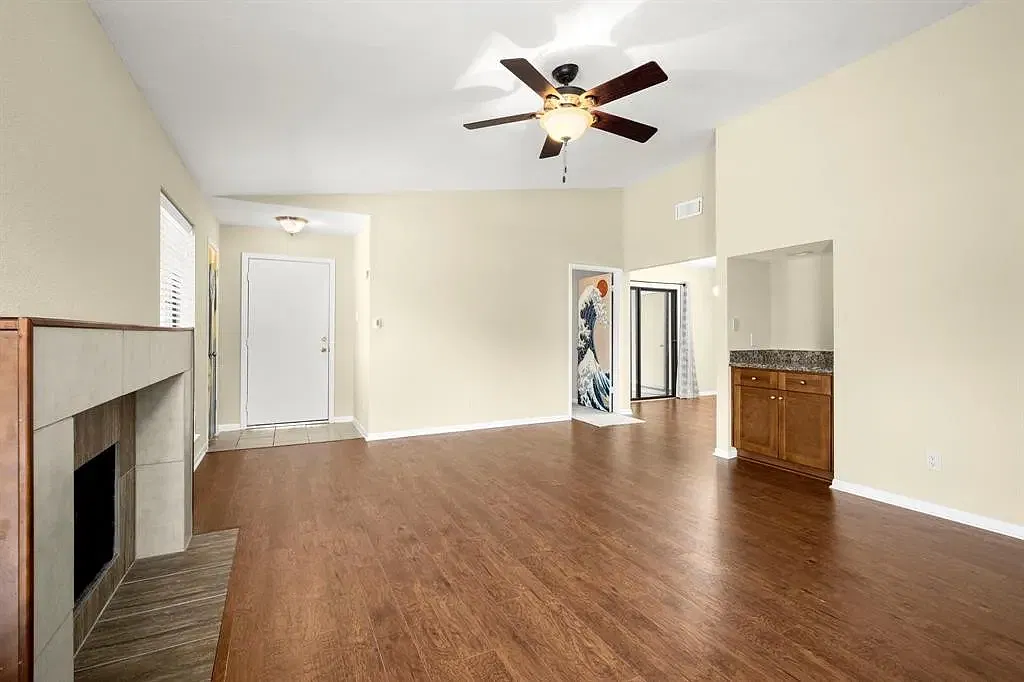 2 bed, 1200 sqft, $1,550 — Photo 4