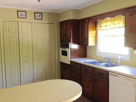 5th image of 525 Lake Park Dr