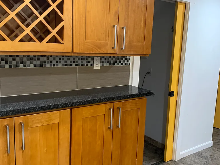 639 W Emerson St #A — Photo 10