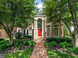 3860 Farrcroft Dr, Fairfax, VA 22030