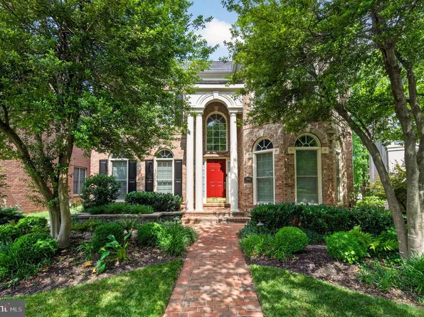 3860 Farrcroft Dr, Fairfax, VA 22030