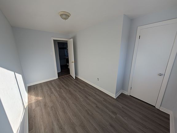 3rd image of 515 Prince Albert St