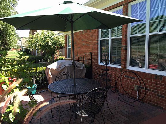 5th image of 2115 Highland Club Dr SE