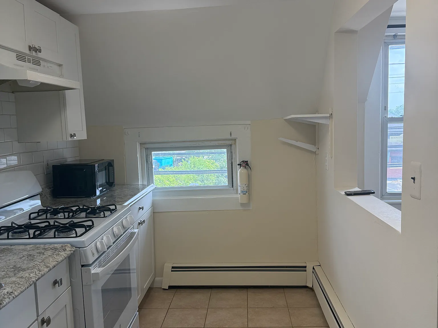 1 bed, 750 sqft, $1,900 — Photo 2