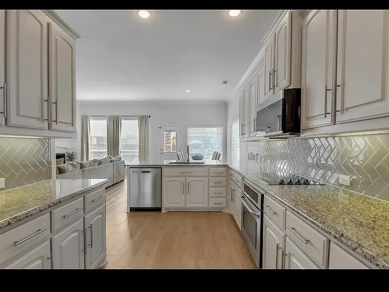 12852 Palancar Dr — Photo 8
