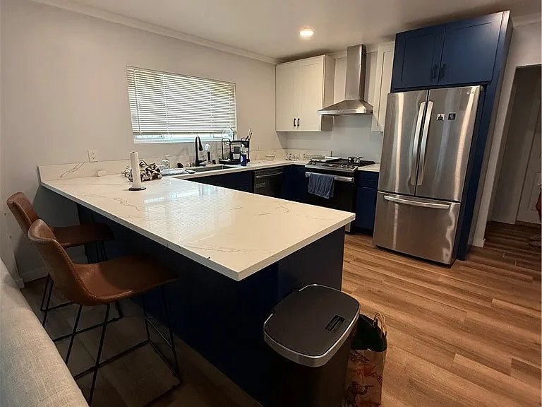 851 W 40th Pl — Photo 3