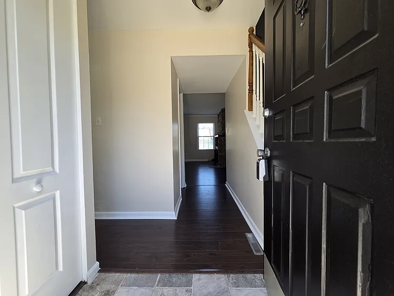 7002 Scotch Dr — Photo 2