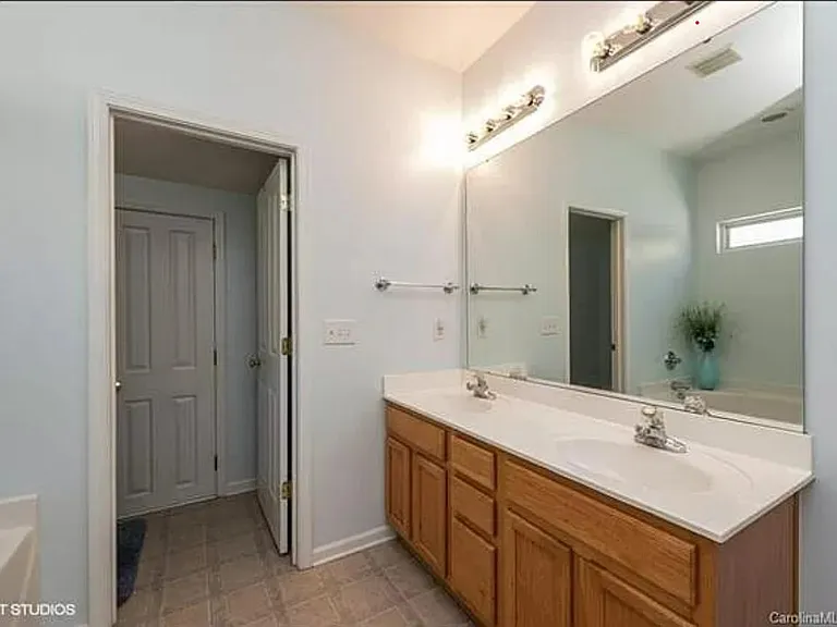 116 E Morehouse Ave — Photo 10