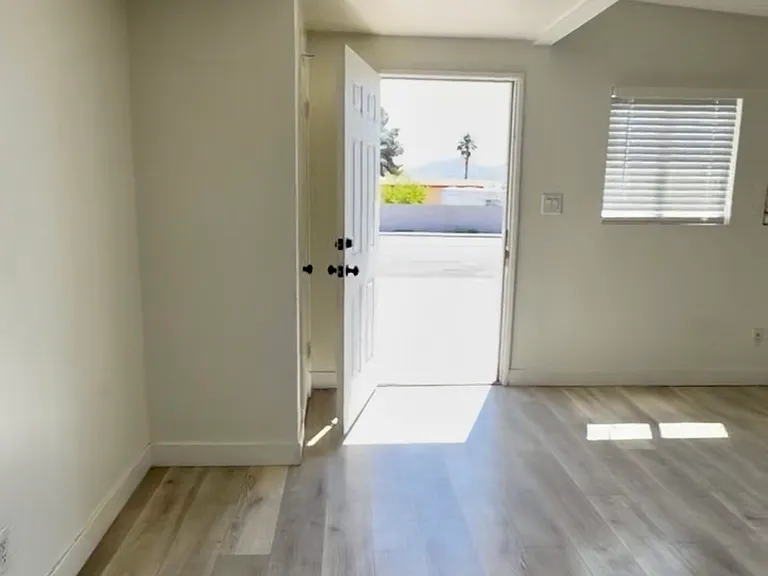 2425 Belmont St — Photo 5