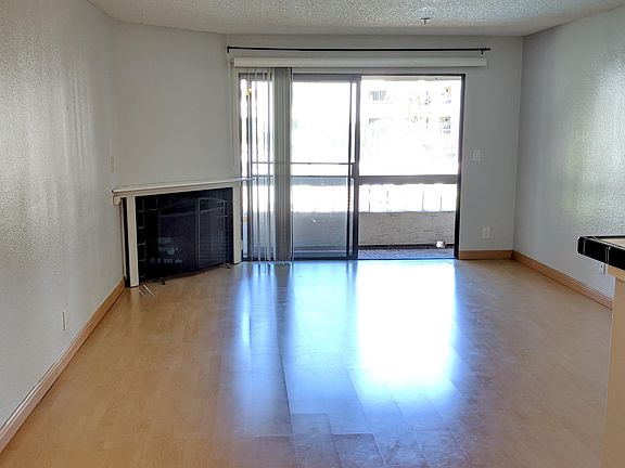 Living room with view to the swimming pool