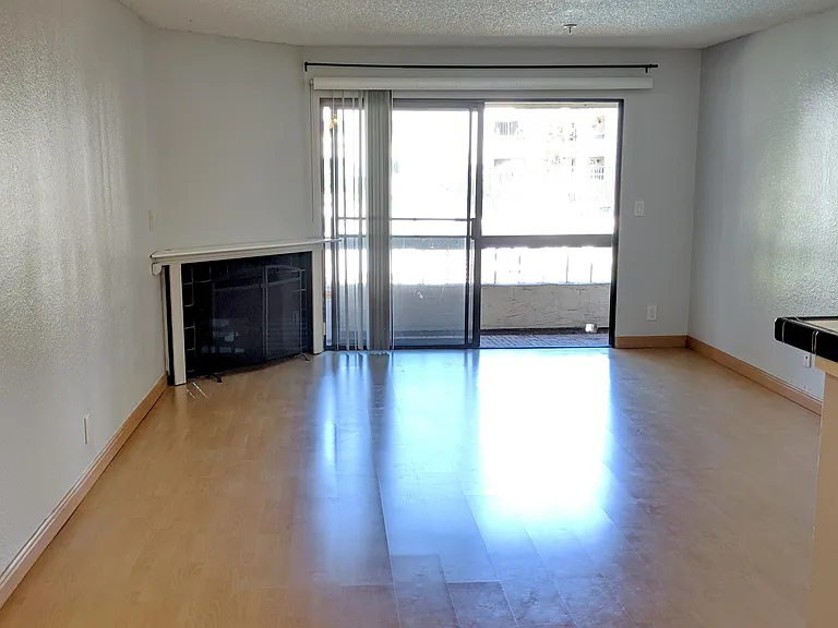 Living room with view to the swimming pool