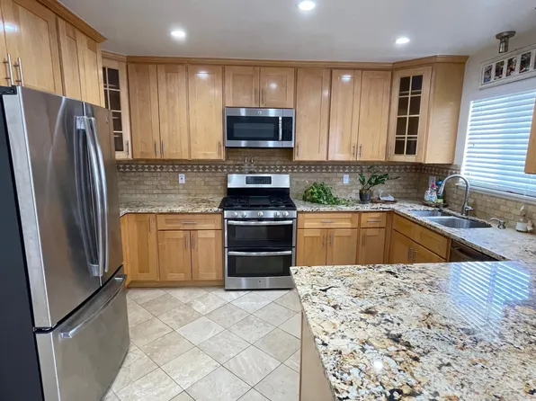 6147 Seminary Ave #3, Oakland, CA 94605