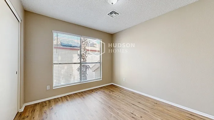 441 E Taro Ln — Photo 18