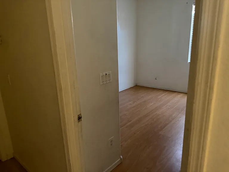 7146 S 68th Gln — Photo 10
