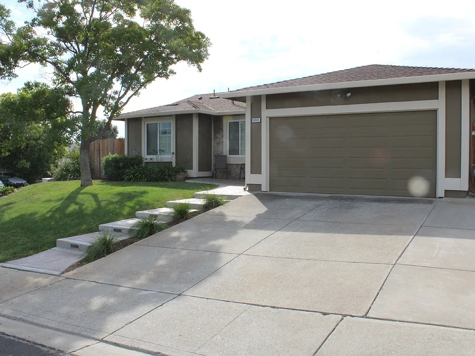 2216 Ackerman Dr