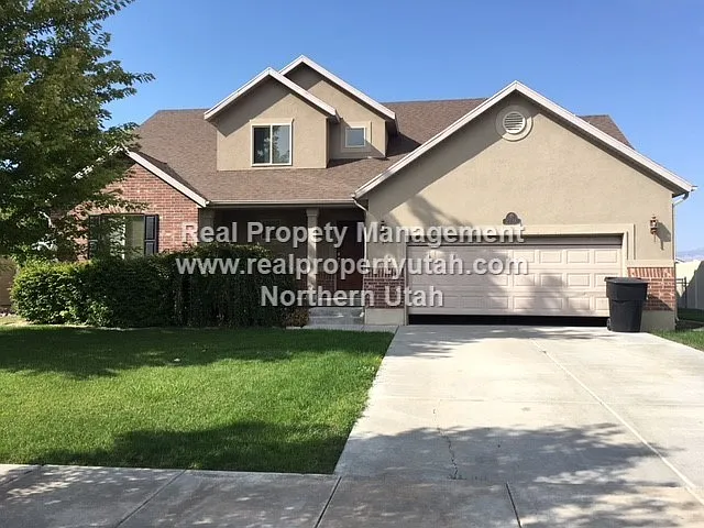 2726 W 2025 N