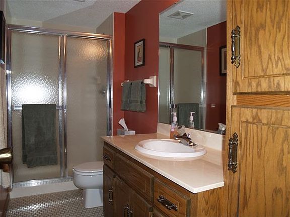 Lower Level Full Bath