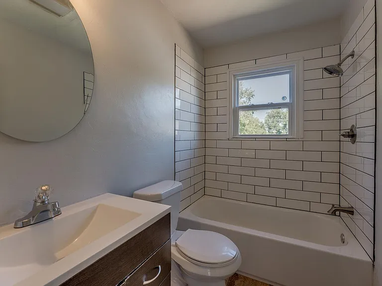 1825 NW 35th St — Photo 34