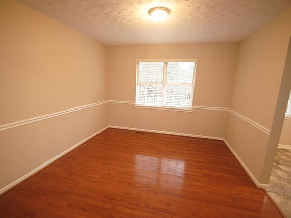 3rd image of 895 Willow Park Ct