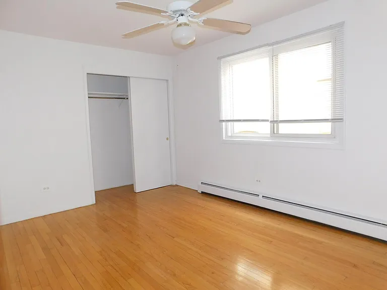 915 Hinman — Photo 10