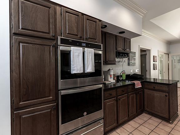 4th image of 6710 Kirby Oaks Ln