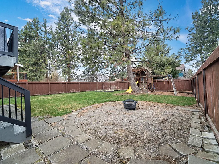 4511 E 15th Ave — Photo 51