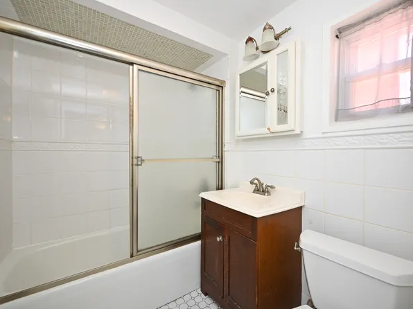 1726 East 52nd Street image 14 of 31