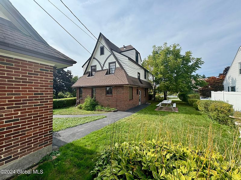 5th image of 57 Romeyn Avenue