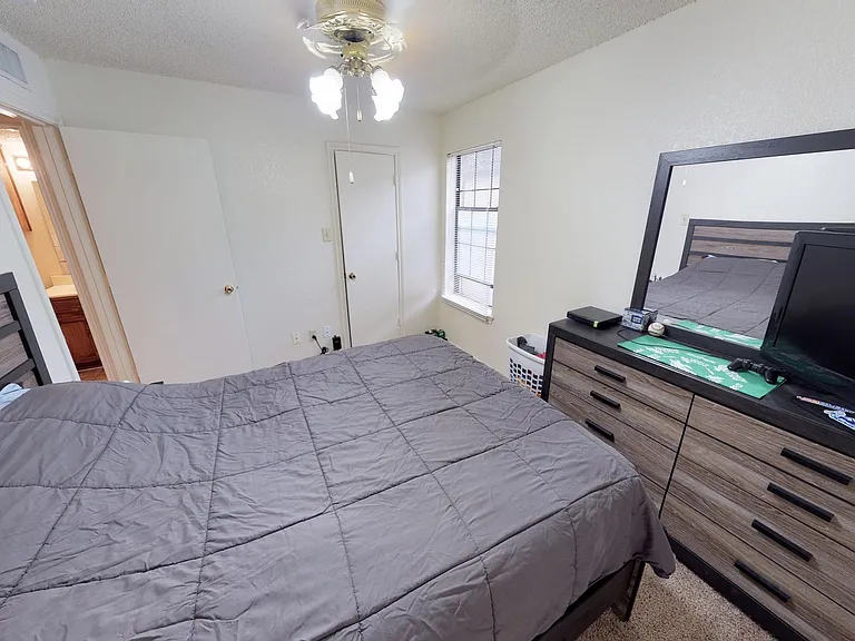 800 Eagle Dr — Photo 17
