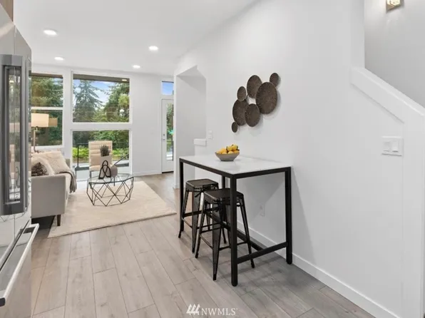 1271 N 145th St, Seattle, WA 98133