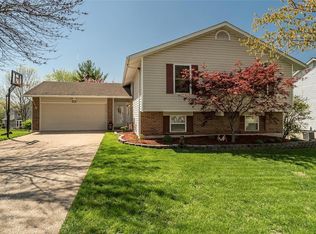 1391 Timothy Ridge Dr, Saint Charles, MO 63304