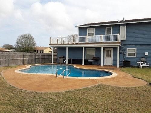 2nd image of 676 Newport Cir