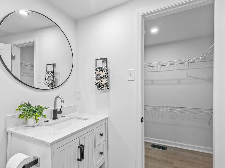 2207 Marshall Ave — Photo 24