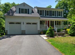 5 Lighthouse Cir, Lake Hopatcong, NJ 07849
