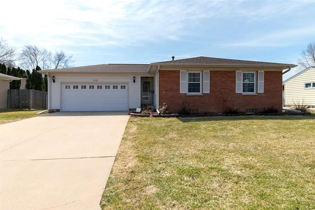 1323 9th Ave, East Moline, IL 61244 Zillow