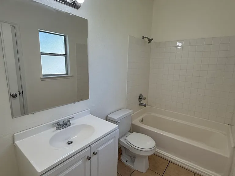 703 1/2 Westchester Rd — Photo 25