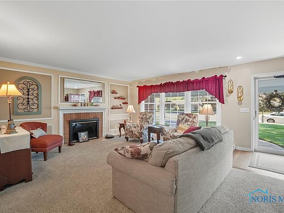5th image of 1970 Cherrylawn Dr