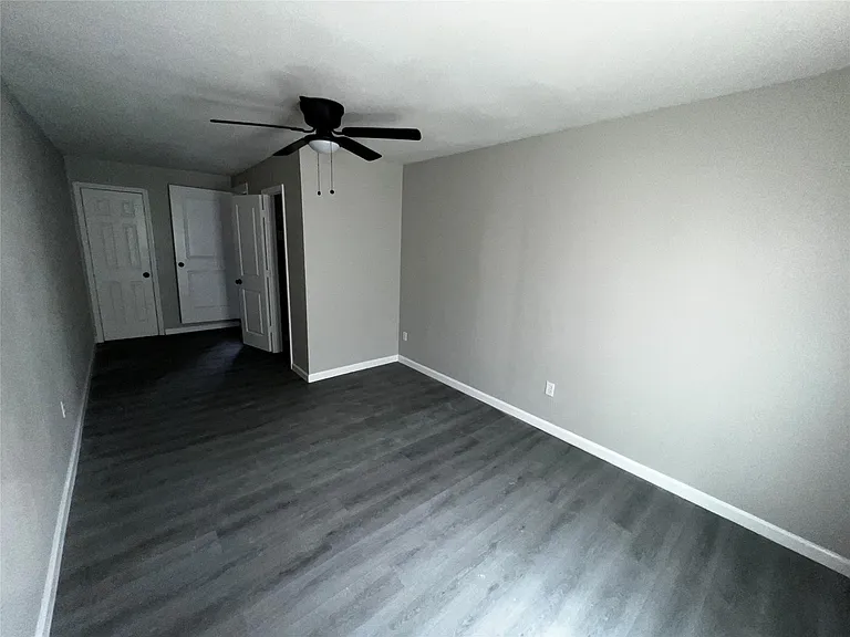 5401 Doolittle Blvd — Photo 10