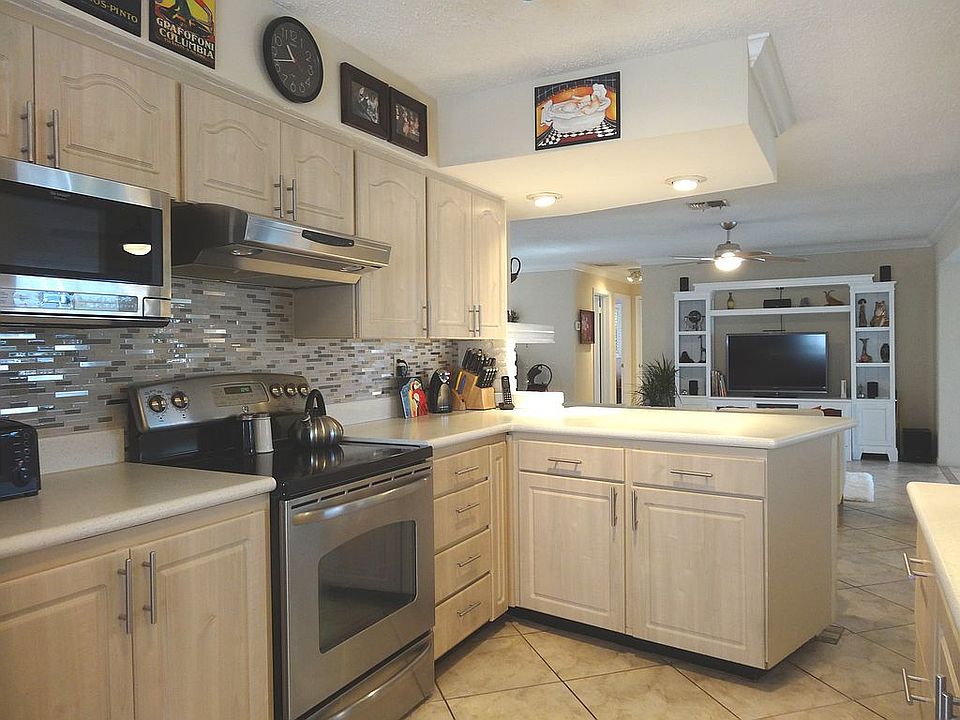 2nd image of 517 Harbor Dr N