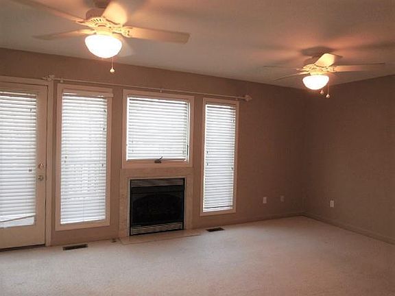 5th image of 513 Carriage Dr