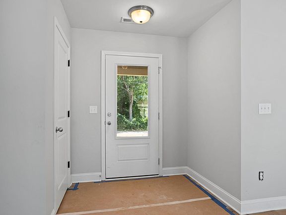 4th image of 217 Buckingham Rd