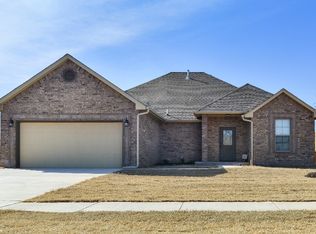 1121 N Vicksburg Ter #00, Mustang, OK 73064