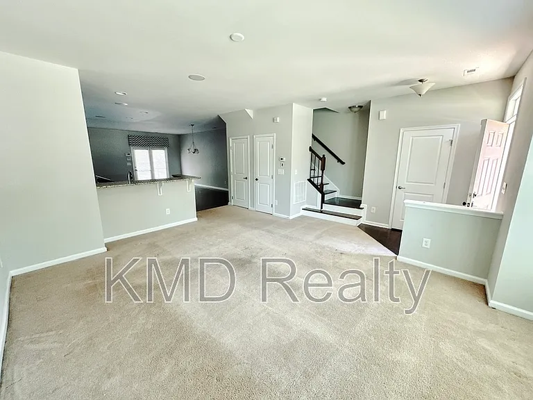 1935 Fleetwood Dr — Photo 8