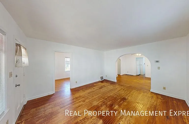 758 S 3rd Ave — Photo 1