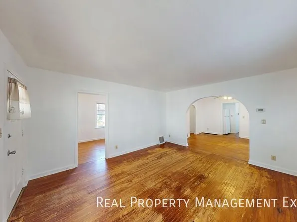 758 S 3rd Ave, Sioux Falls, SD 57104
