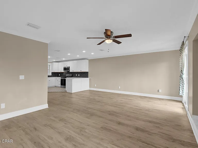 1365 Capri Dr — Photo 28