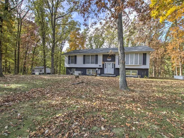 14 E Okaw Ests, Lovington, IL 61937