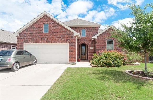 Come home to 1404 Rimstone Drive!